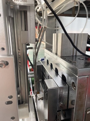 Trapos mojados modificados para requisitos particulares del tejido mojado automático que hacen el equipo, empaquetadora desinfectante del tejido