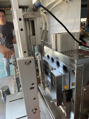 Equipo que embala horizontal automático del trapo de la máquina mojada de la fabricación solo
