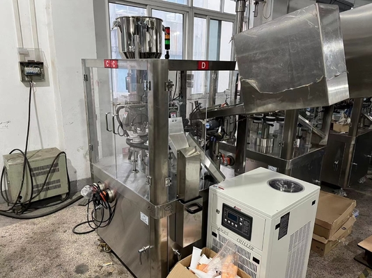 Máquina de aislamiento de relleno del tubo automático de alta velocidad para la crema de la papaya de la emulsión de la loción del cuerpo
