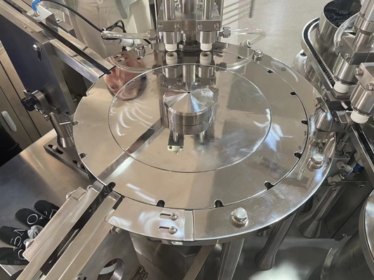 Máquina de llenado de productos líquidos con jeringa precargada de 3 ml, 5 ml y 10 ml de gel médico totalmente automática