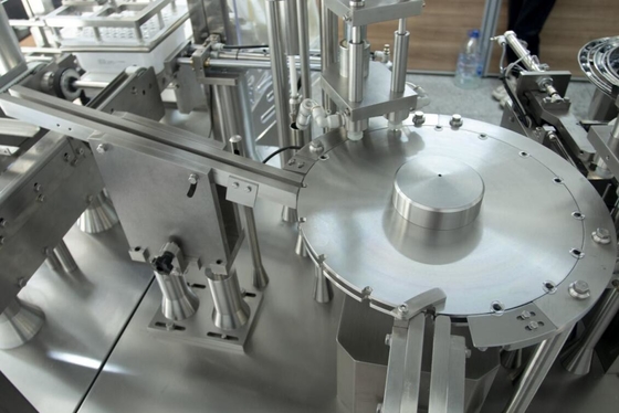 Máquina de rellenar prellenada de la jeringuilla, convenientes asépticos para el líquido y el ungüento, contestación y de alta calidad rápidos