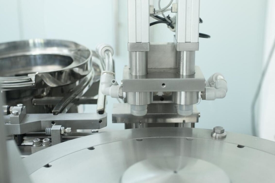 La velocidad pre llenó la máquina de rellenar de las jeringuillas de la máquina de rellenar de la jeringuilla del gel/de la cerradura del señuelo en venta