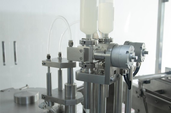 Máquina de llenado de jeringa precargada controlada por PLC para operación automática