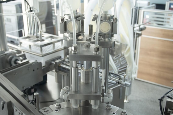 El plástico pre llenó la máquina de rellenar de la jeringuilla 10 ml que prellenaban la máquina de la jeringuilla
