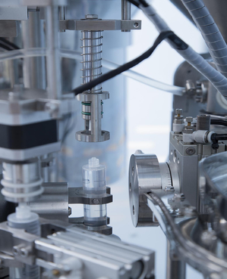 Máquina de llenado de jeringa adhesiva viscoelástica pequeña automática directa de fábrica