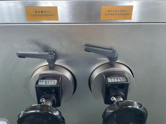 Máquina automática de llenado y sellado de tubos de plástico