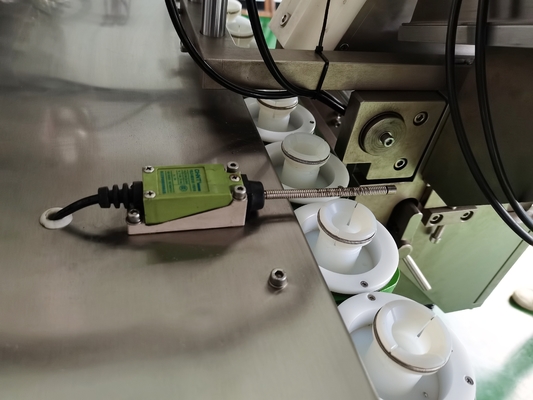 Máquina de llenado de tubos blandos de plástico compuesto y de sellado de calefacción interna con enfriador para crema para manos