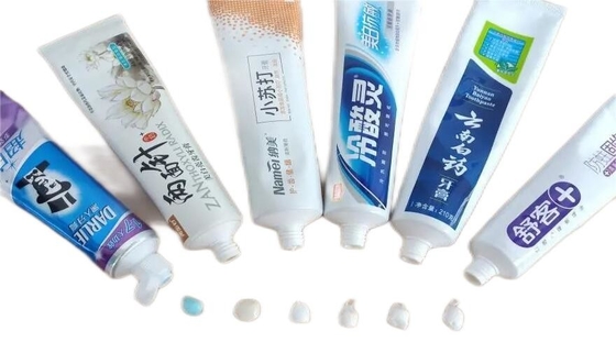 Máquina de llenado y sellado de tubos de crema para el cabello y lavado facial