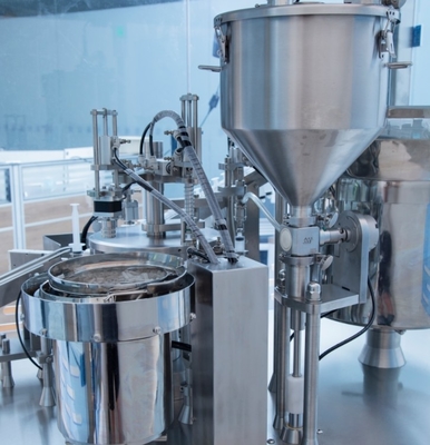 Máquina de llenado de jeringa de pasta desechable doble cabeza jeringa precargada gel jeringa plástica