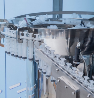 Máquina de llenado de jeringa de material precargado dental de alta precisión con tapa de cierre automática de inyección