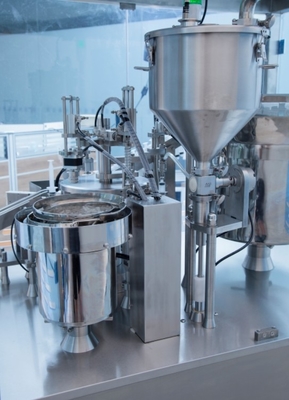 Máquina de llenado y enchufe de la jeringa precargada de acero inoxidable de 0.5 a 80 ml