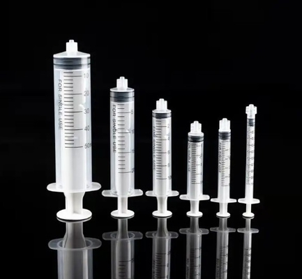 Máquina aseptica y eficiente para cubrir jeringas precargadas de plástico