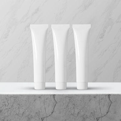 Equipo de envasado, sellado y llenado de tubos de leche condensada