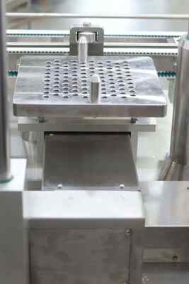 Máquina de llenado para inyección de ácido hialurónico líquido farmacéutico Cartucho Máquina automática de llenado de jeringa