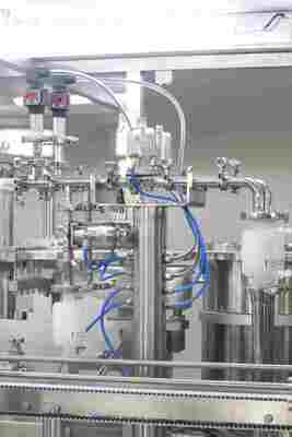 Máquina de llenado para inyección de ácido hialurónico líquido farmacéutico Cartucho Máquina automática de llenado de jeringa