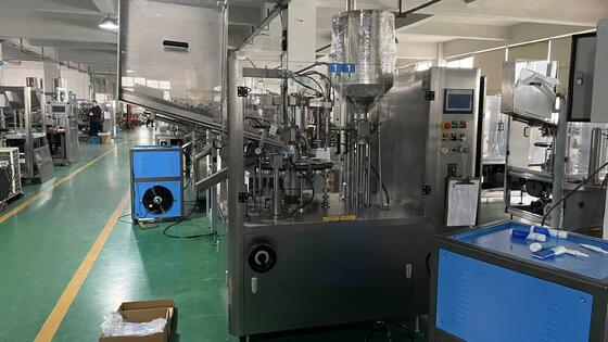 Máquina automática controlada para el llenado y sellado de tubos de cosméticos, lociones, desinfectantes de manos, geles, ungüentos, productos para el cuidado de la piel y cremas