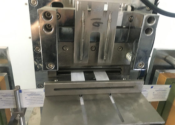PLC automático lleno mojado 2.8KW de la empaquetadora de los trapos del cojín del alcohol