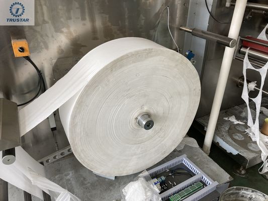 4 lados que sellan la empaquetadora horizontal del flujo de la bolsita, tejido mojado antiniebla de la lente de los vidrios que hace la máquina