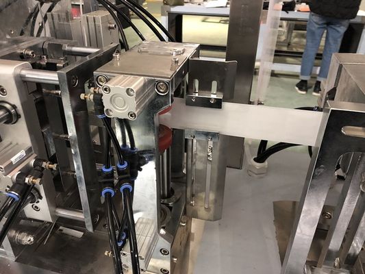 Empaquetadora 120bags/Min, toalla de los trapos mojados del plegamiento de la película de CPP que embala la sola limpia la cadena de producción
